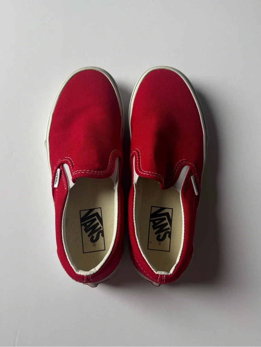 Vans Kids Classic Slip-On Sneakers in Racing Red True White 4.5 kids /6 womens